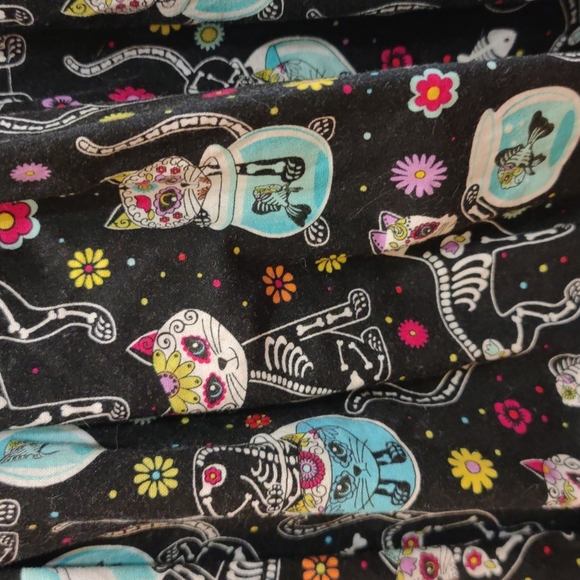 Cute full short skirt, spooky cats sugar skull Hemet Clothing size L - Picture 2 of 4